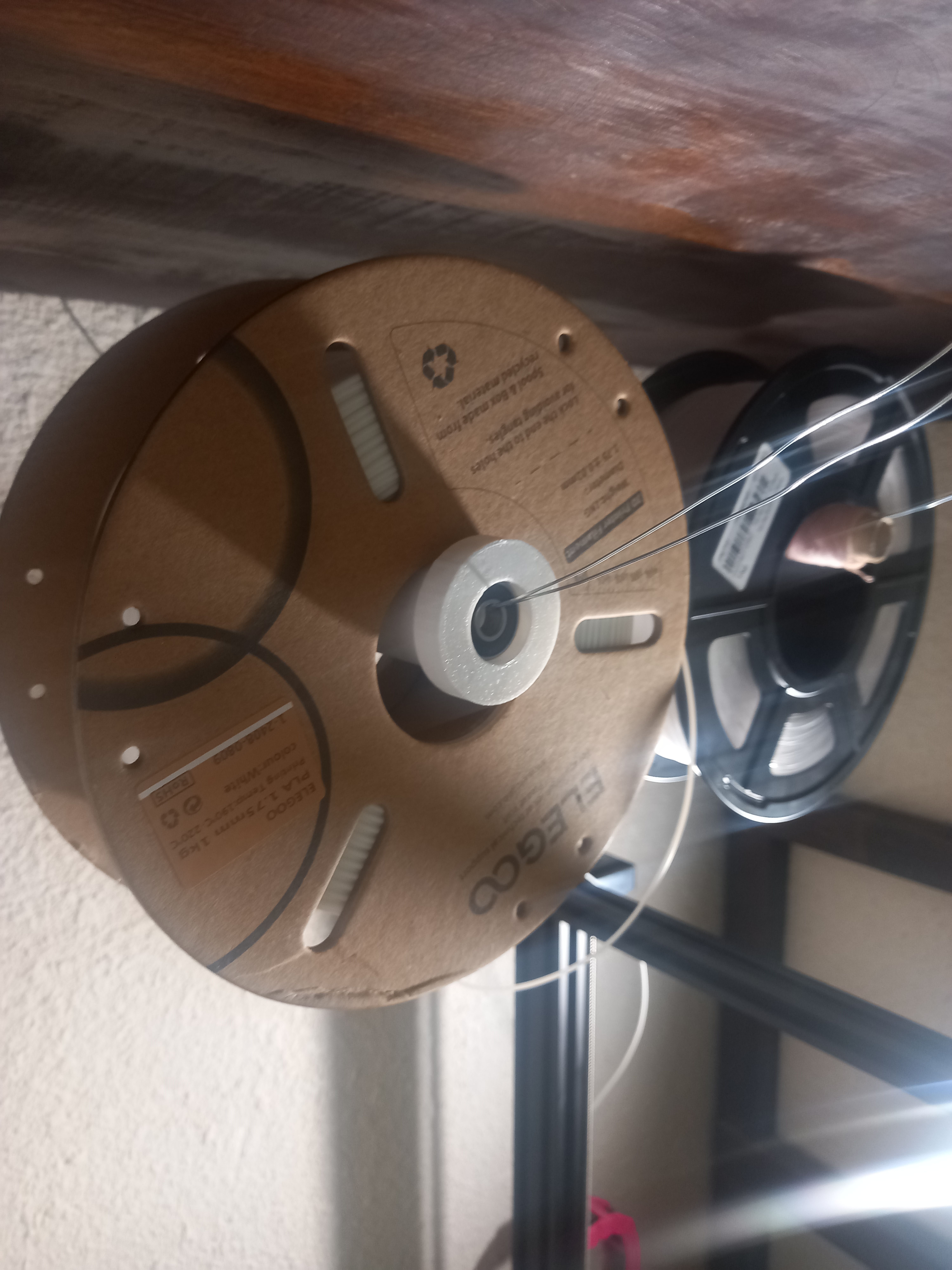 Suspended filament spool holder