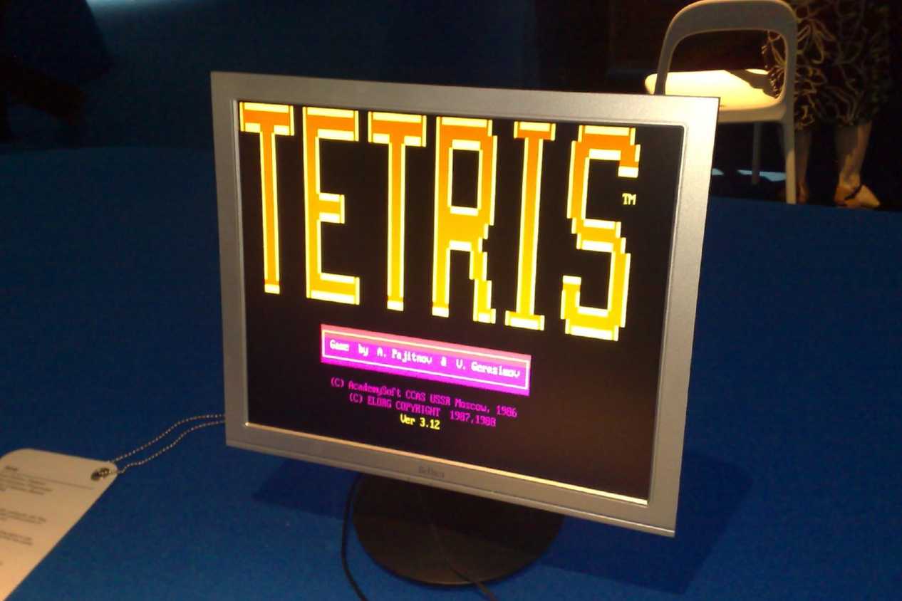 Image of Tetris on the first IBM PC.