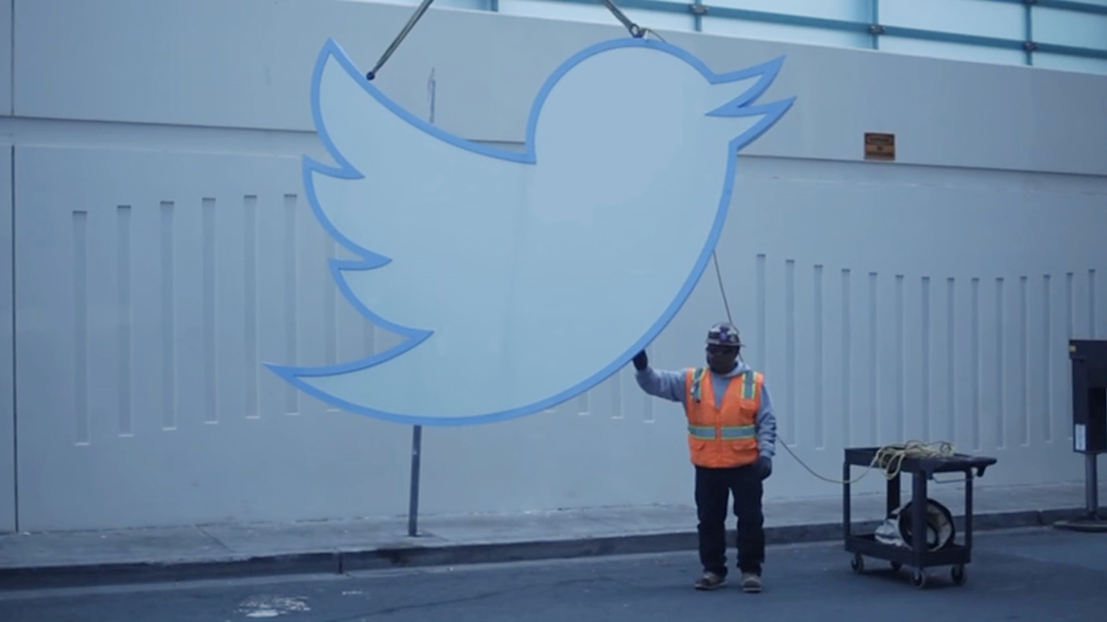 You can now bid on the OG giant Twitter HQ bird logo sign for pretty cheap  (so far)