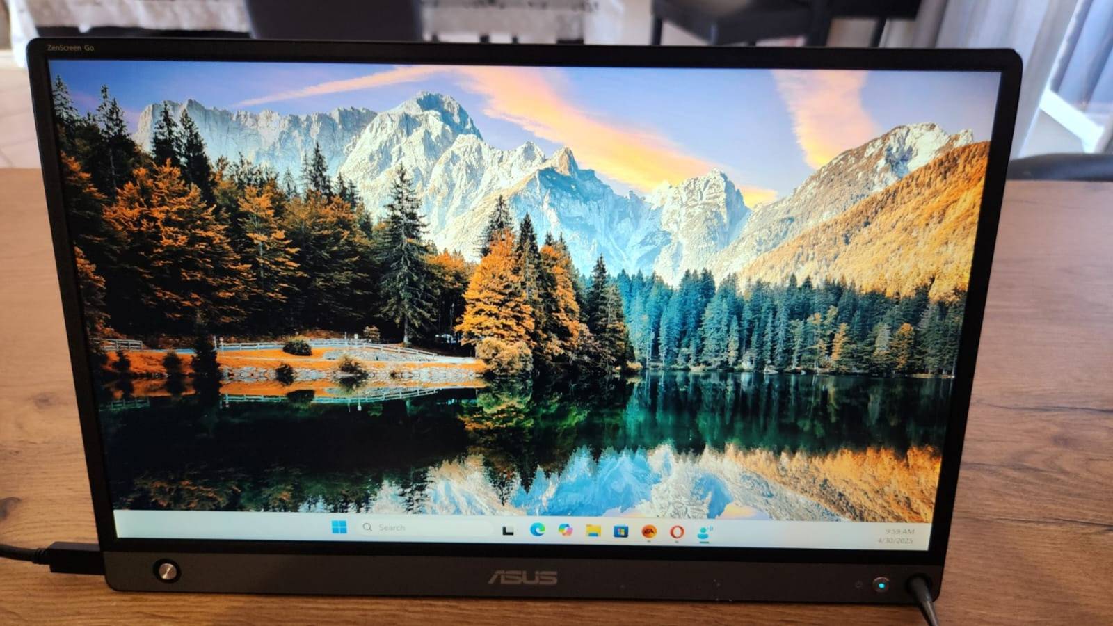 I love and hate using a portable monitor for these 6 reasons