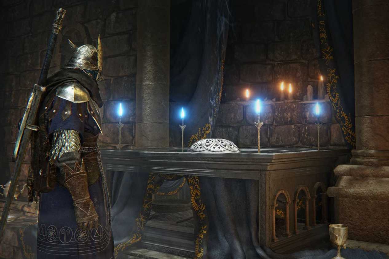 Elden Ring Nightreign Wylder looking at Relic Table.