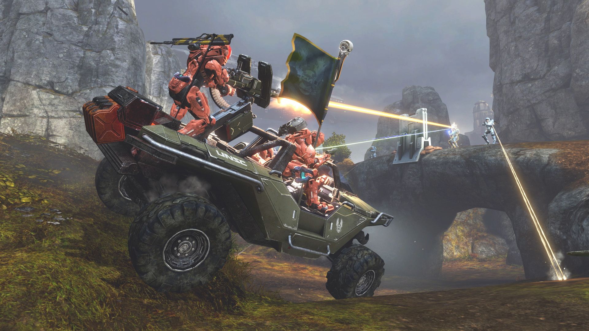 Halo-4-Multiplayer-flag-warthog
