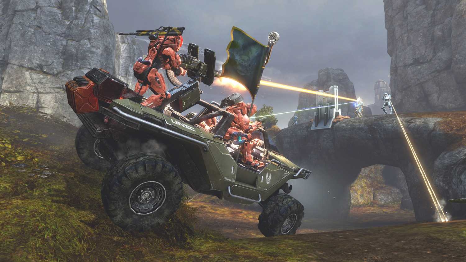 Halo-4-Multiplayer-flag-warthog
