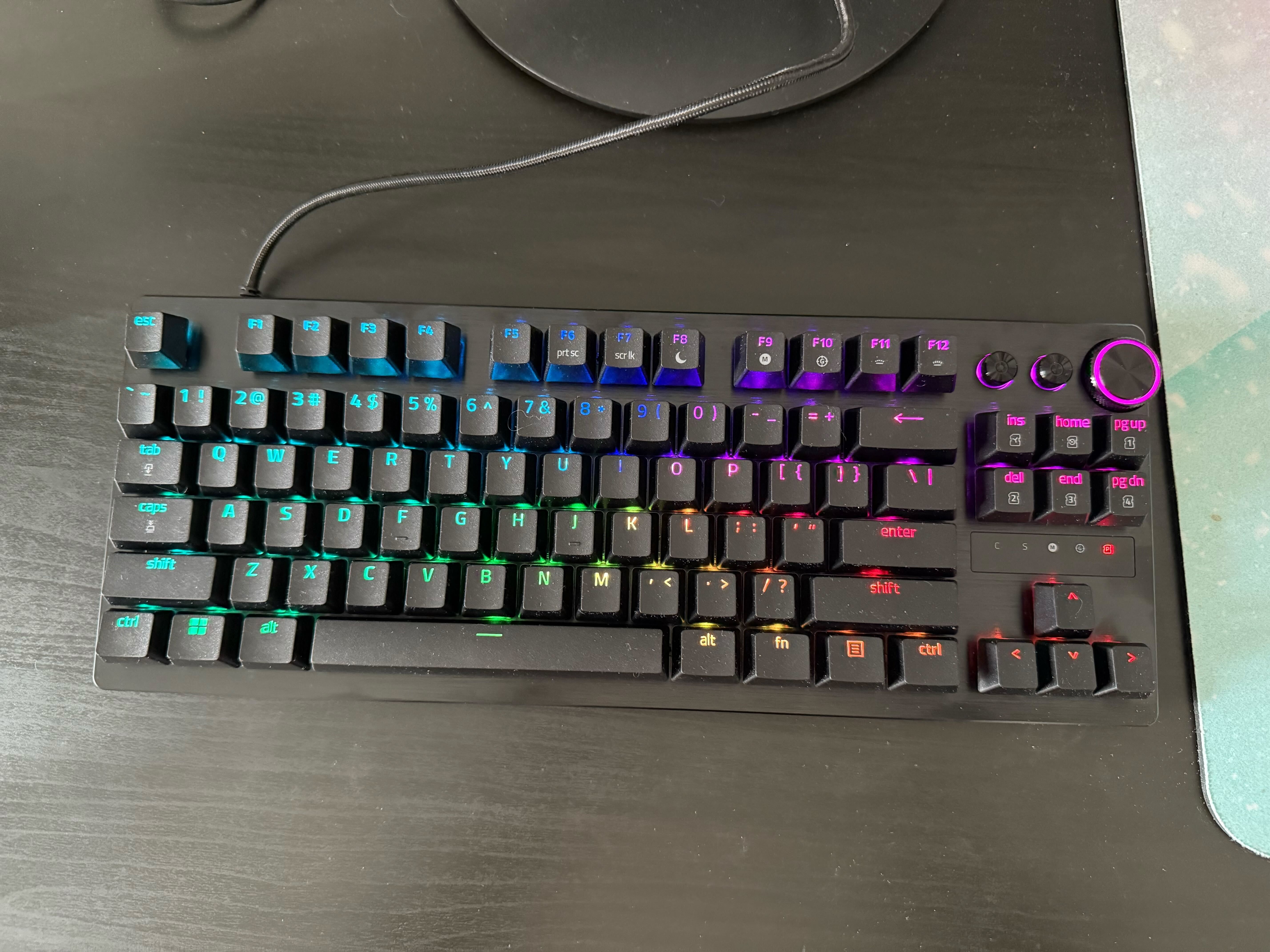 What makes this keyboard exceedingly popular among FPS pros?