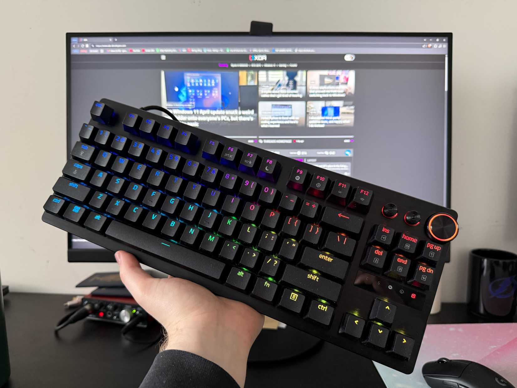 What makes this keyboard exceedingly popular among FPS pros?