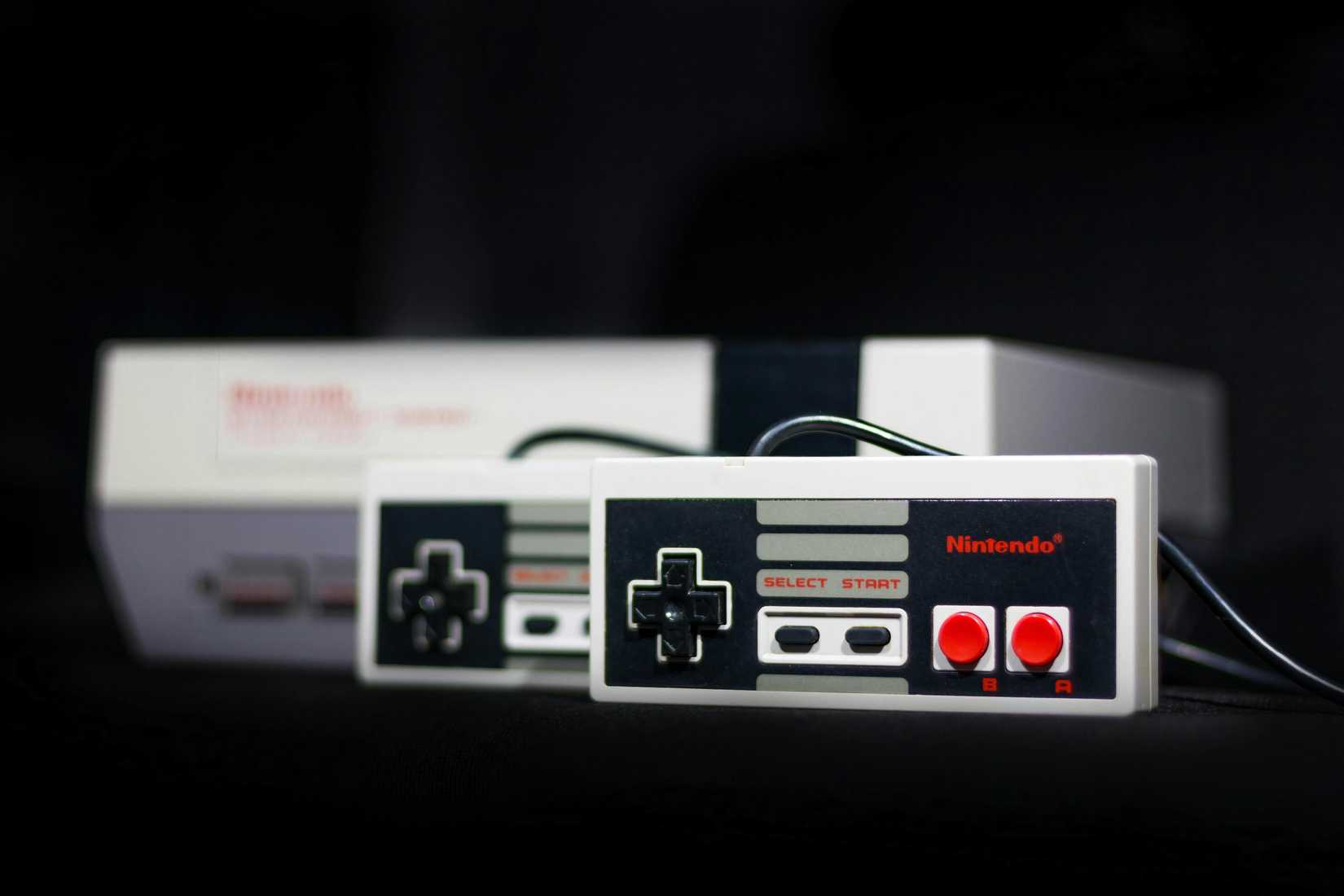 A picture of the Nintendo Entertainment System from the '80s