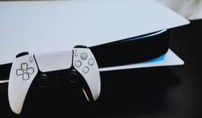 Sony-PlayStation-5-Console-and-controller