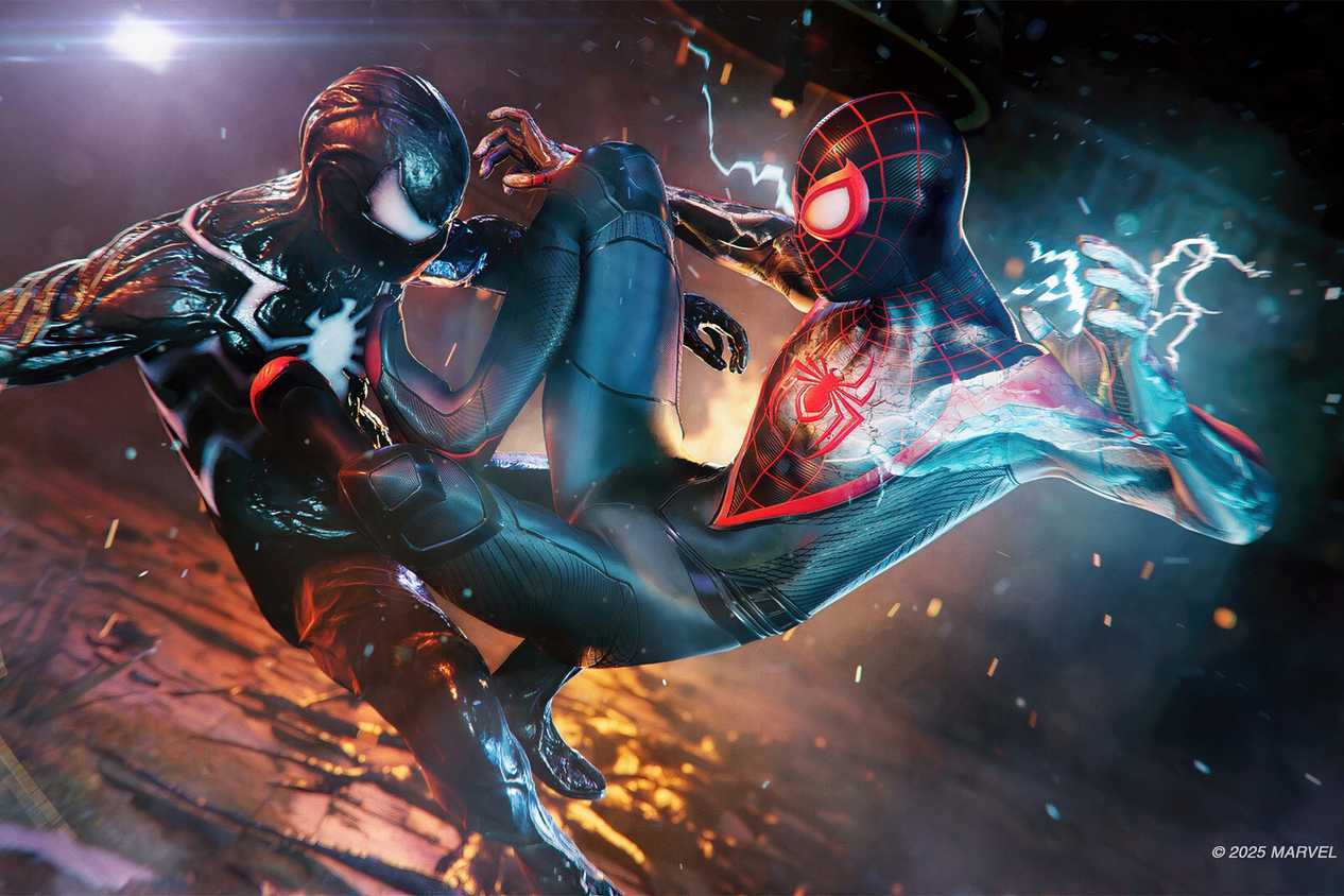 An image from Insomniac's Spider-Man 2, showing two Spider-Men fighting.