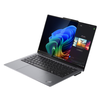 Renderizado de ThinkPad X9 14 Gen 1 Laptop visto abierto y desde un ángulo