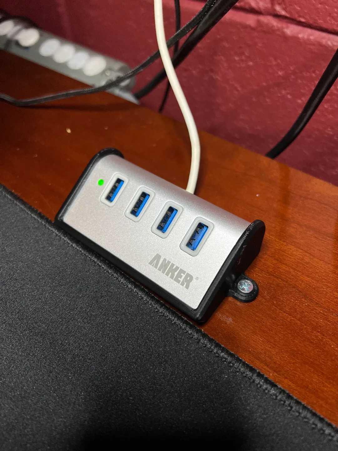 Anker USB Hub Bracket by jaykmakes