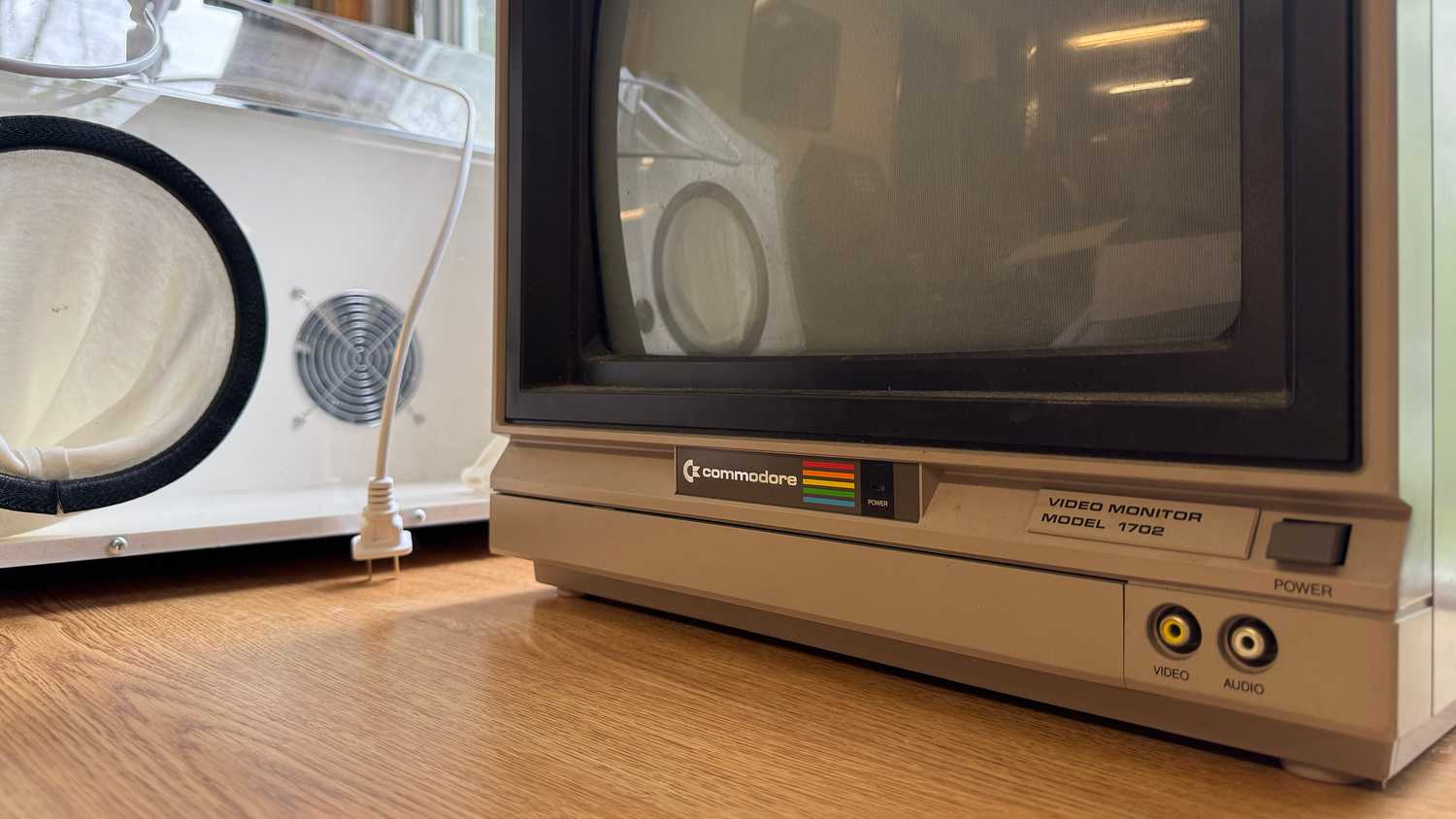 Commodore 1702 Monitor Rear 3 myths about monitor overclocking that risk permanent damage