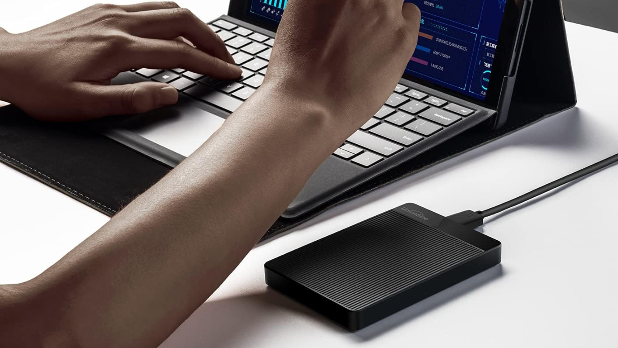 UnionSine 1TB Ultra Slim Portable External Hard Drive connected to laptop