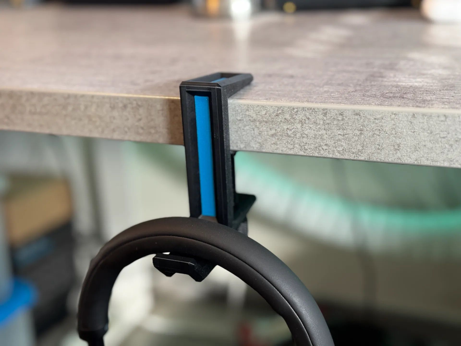 headphone golder modern design by ngprint