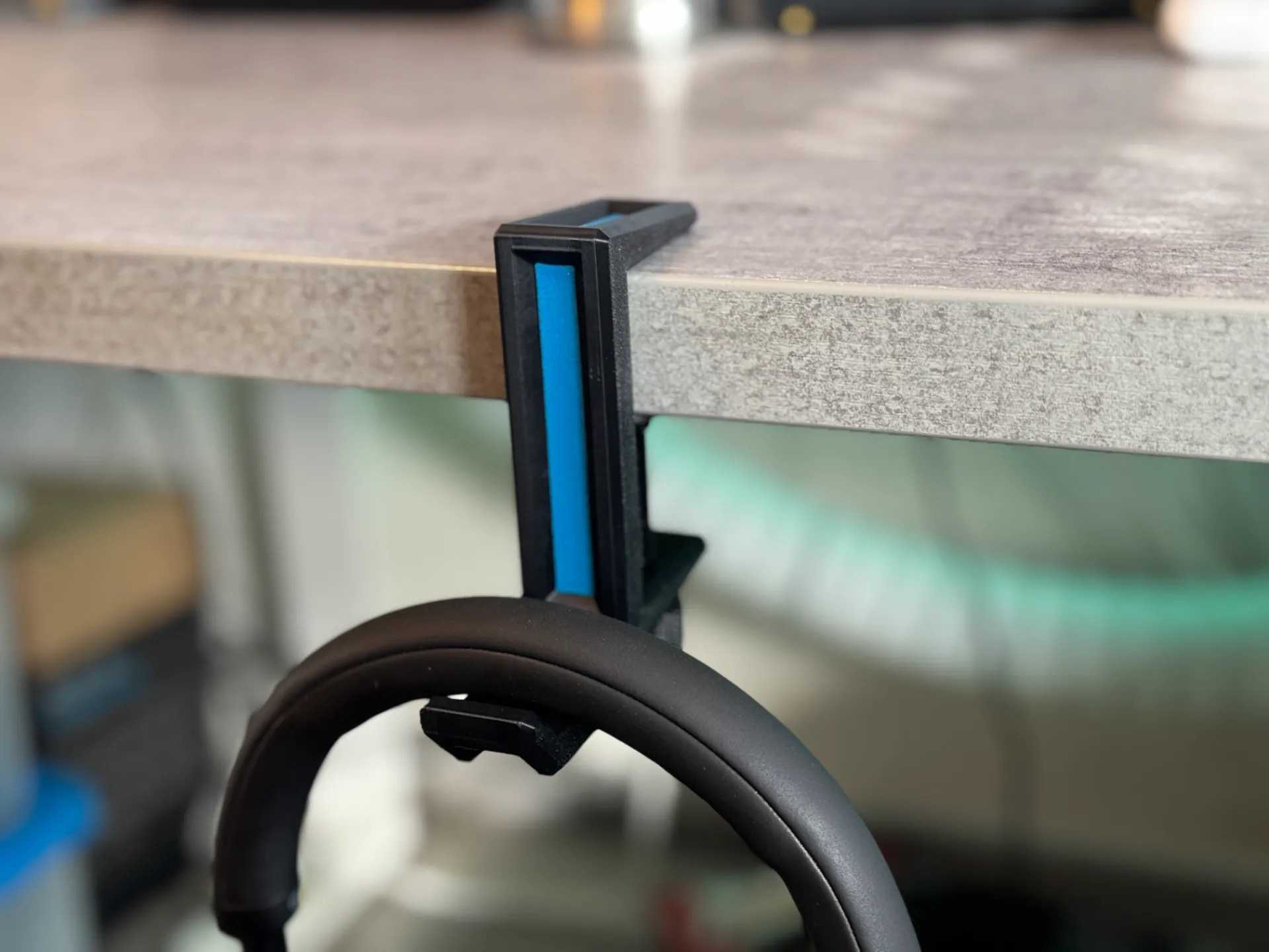 headphone golder modern design by ngprint