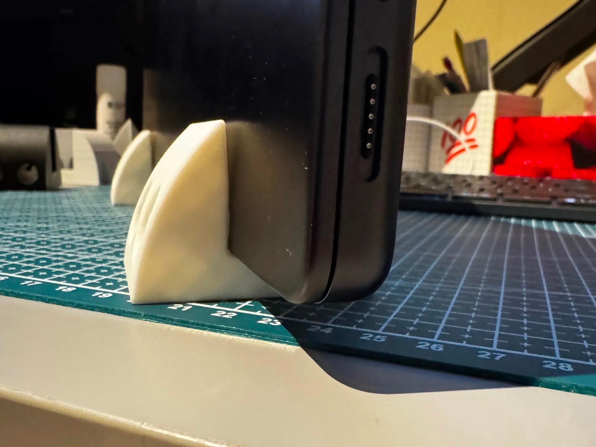 These 7 3D-printed mounting solutions will make your desk so much tidier