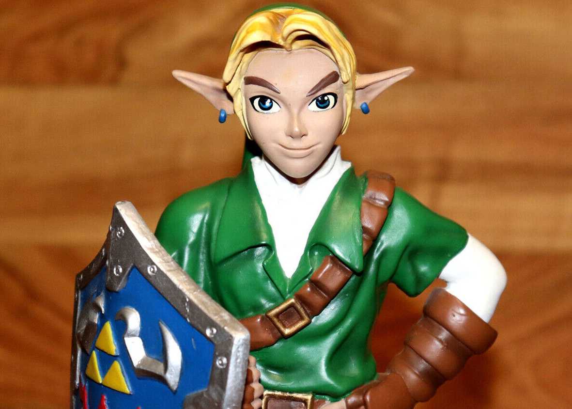 A close up of the E3 1997 Link statue from The Legend of Zelda; Ocarina of Time.