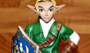 A close up of the E3 1997 Link statue from The Legend of Zelda; Ocarina of Time.