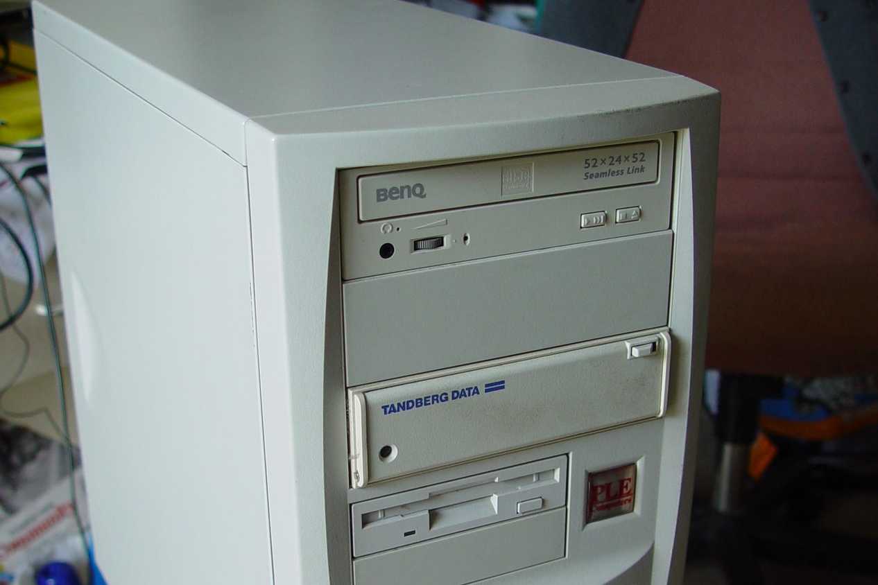 Old-vintage-PC-case-white