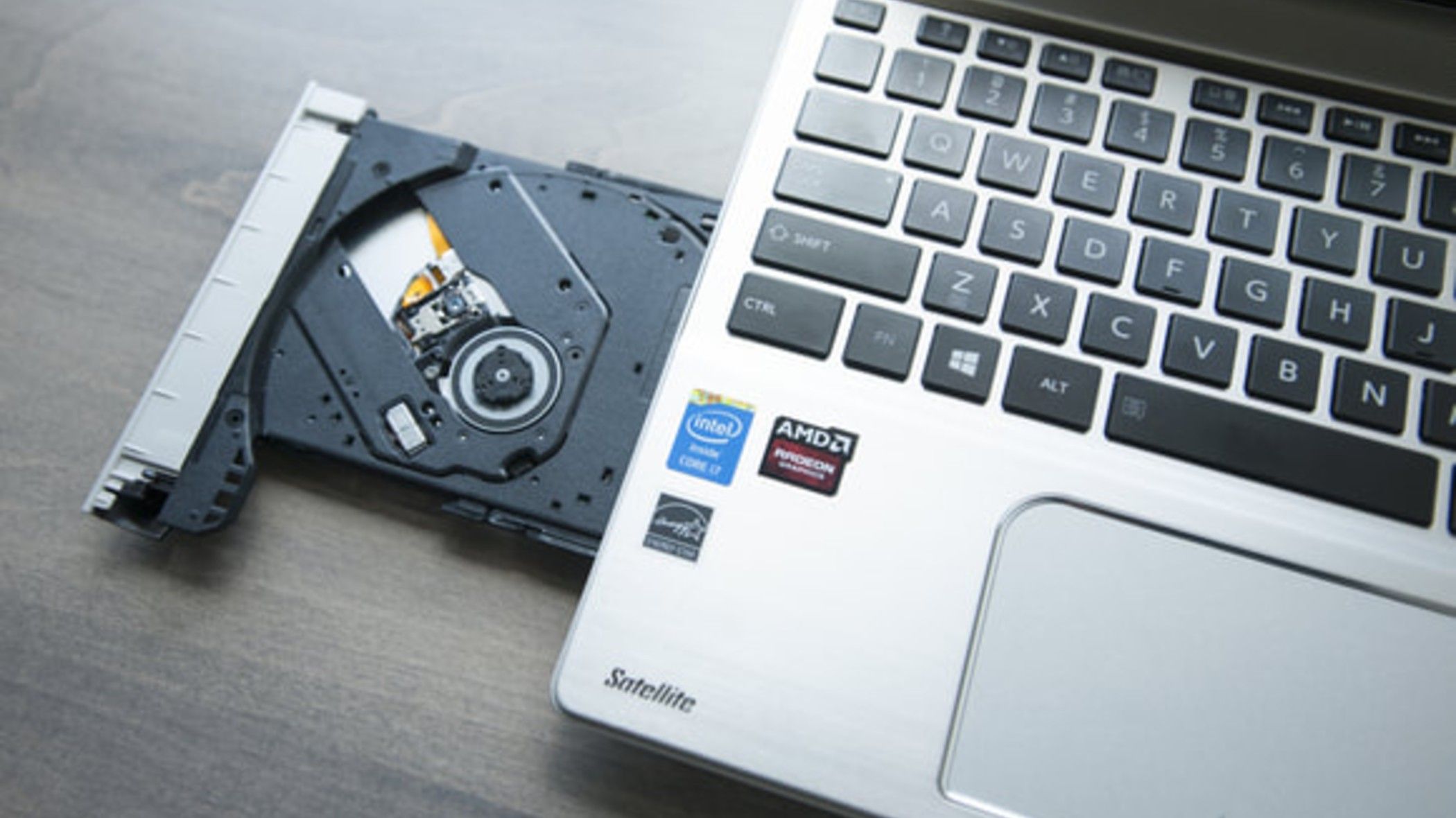 I miss these 5 obsolete features that I wish were on my current laptop