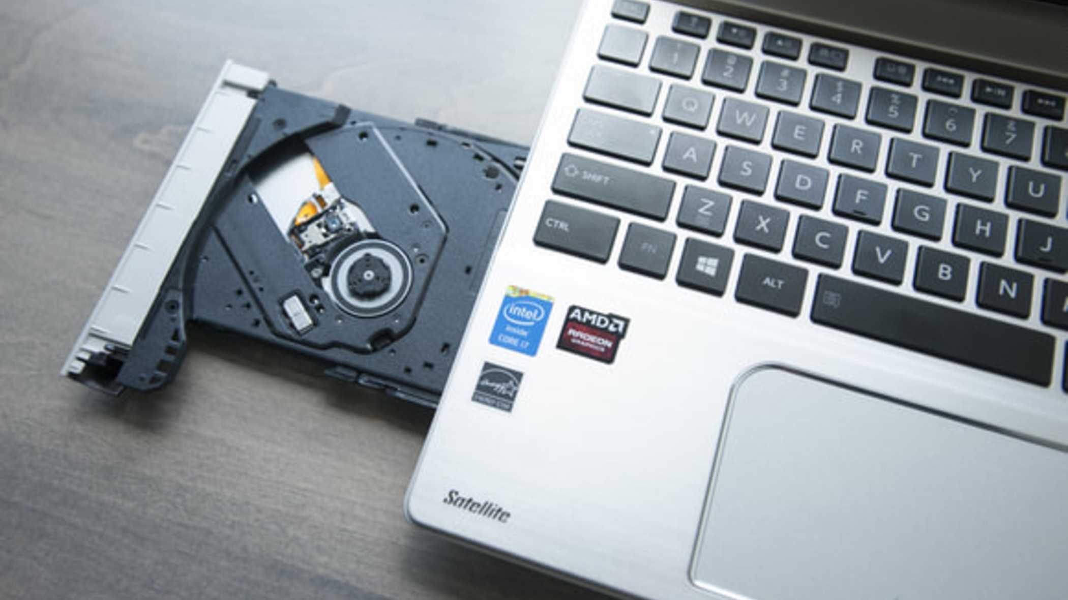I miss these 5 obsolete features that I wish were on my current laptop