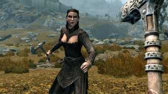 Skyrim player with hammer fighting woman in field