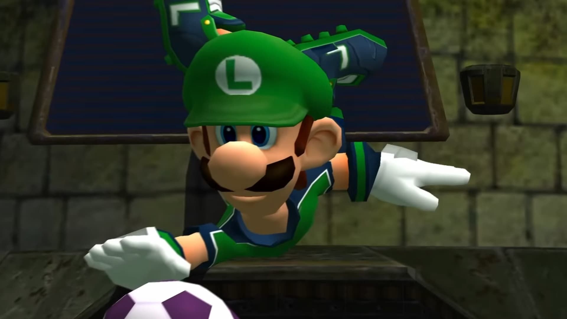 Luigi prepares a super strike in Super Mario Strikers.