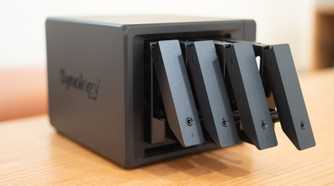 Synology DS925-Plus-drive with its bays open