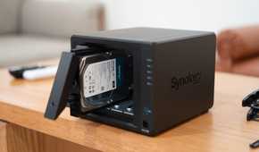 Synology DS925-Plus with one hard drive bay open