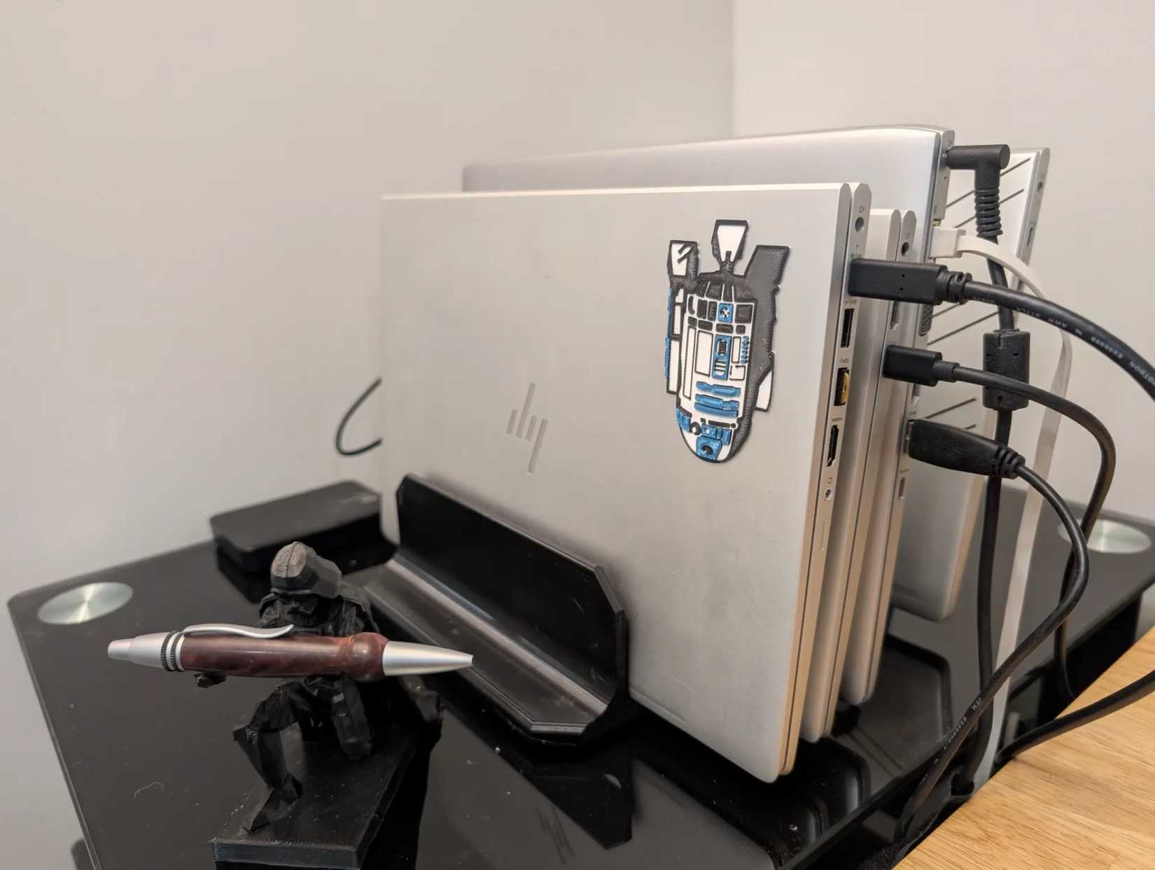 Vertical Laptop Stand by ceo51378