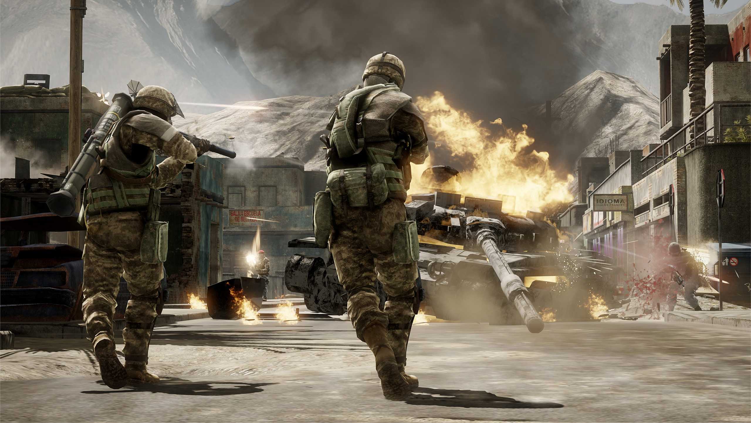 Two soldiers in Battlefield: Bad Company 2.