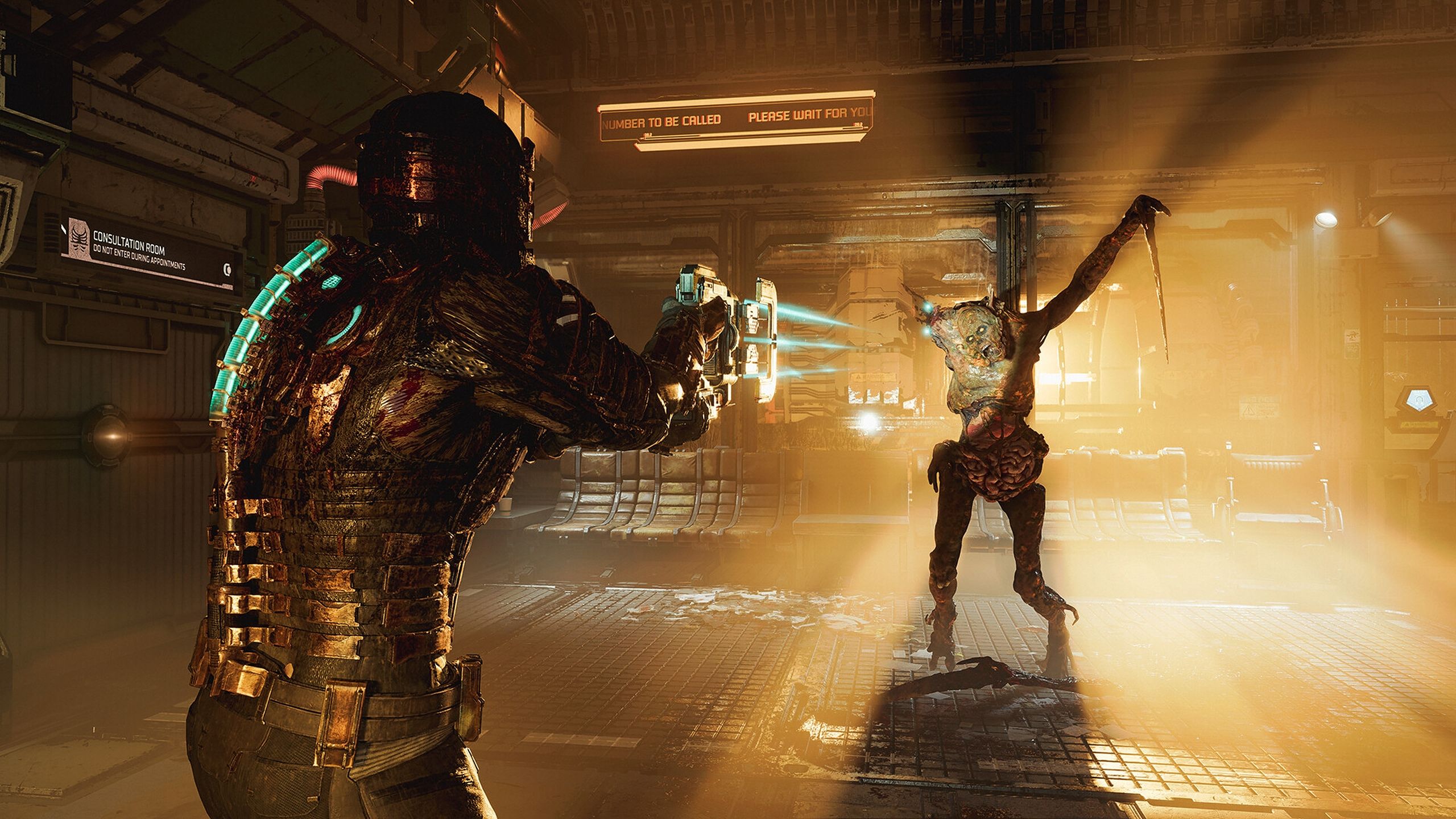 Isaac aiming the plasma cutter at a charging necromorph in Dead Space (2023).