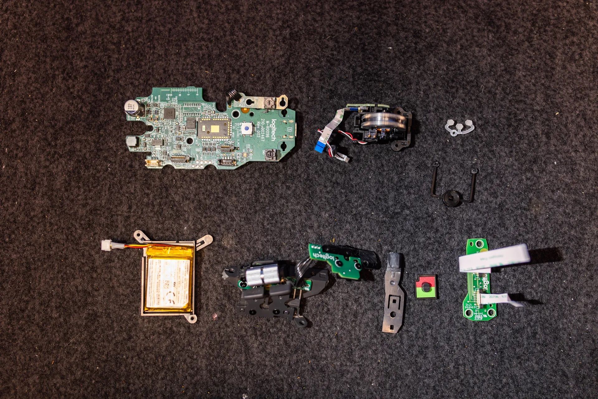 This 3D-printed contraption turns a Logitech MX Master 3 into a left ...