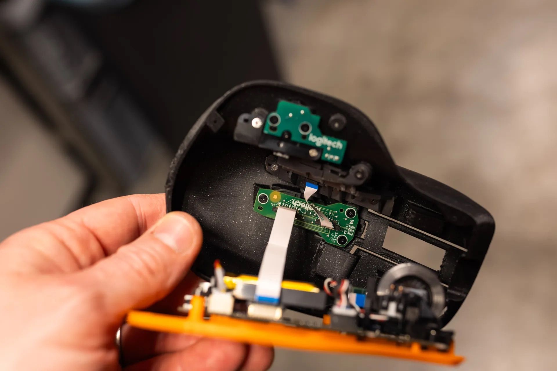 This 3D-printed contraption turns a Logitech MX Master 3 into a left ...
