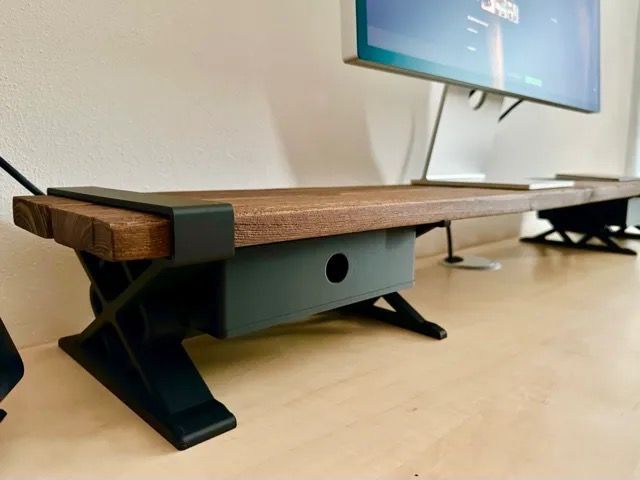 6 things I 3D printed to improve my office on the cheap