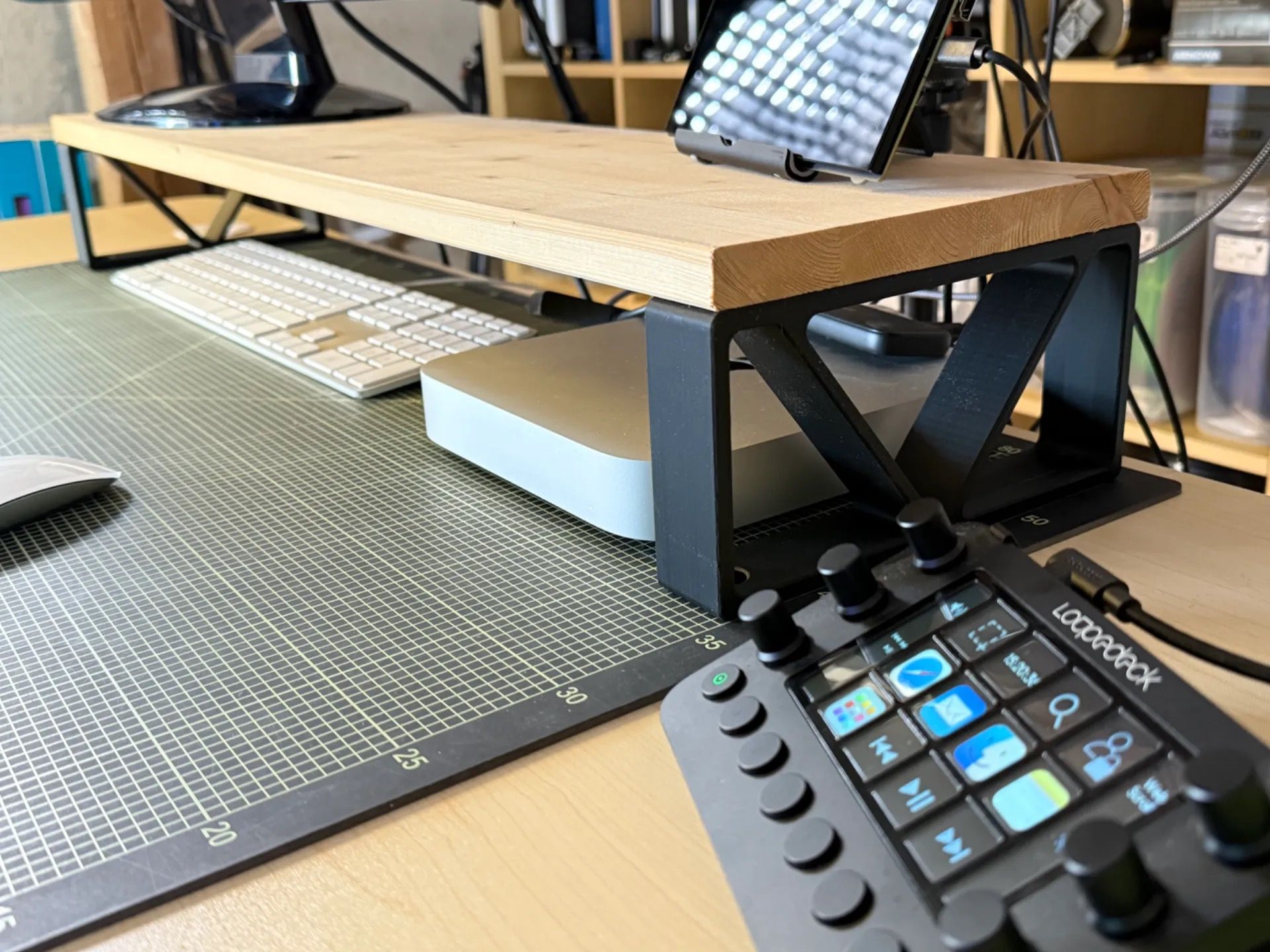 6 things I 3D printed to improve my office on the cheap