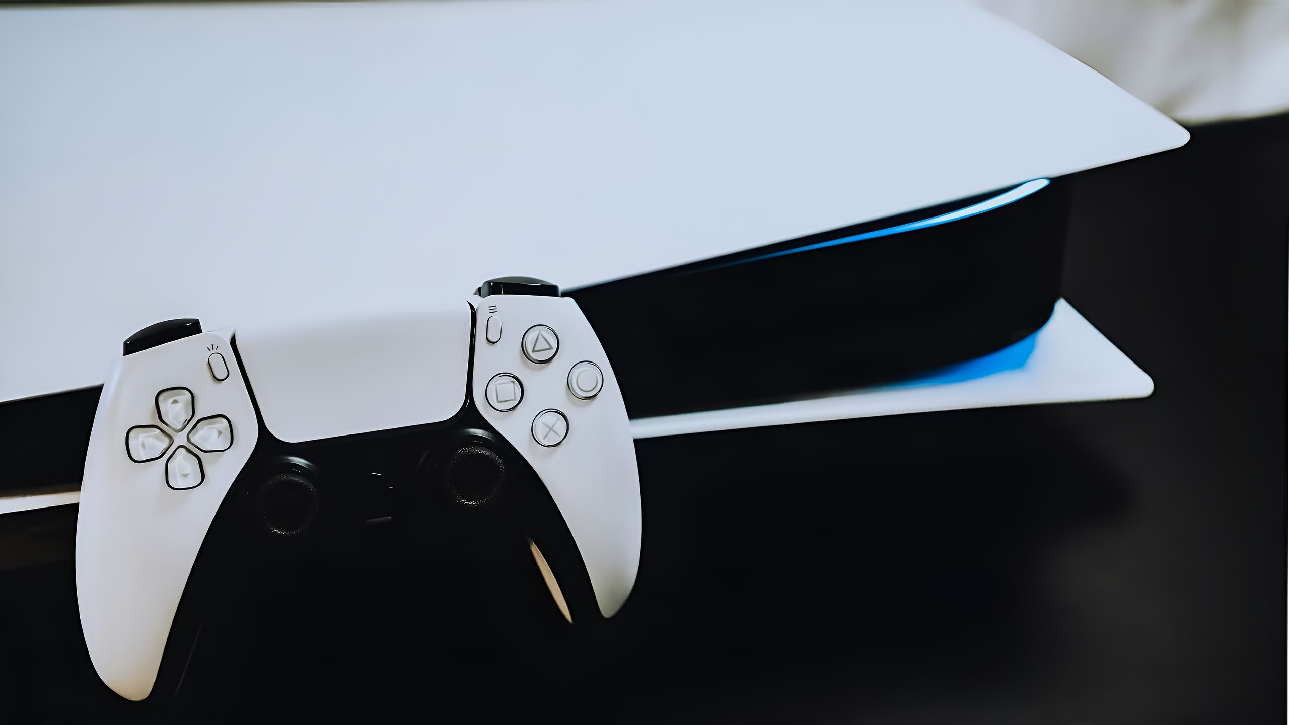 Sony-PlayStation-5-console-and-dualsense-controller