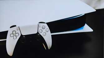 Sony-PlayStation-5-Console-and-dualsense-controller