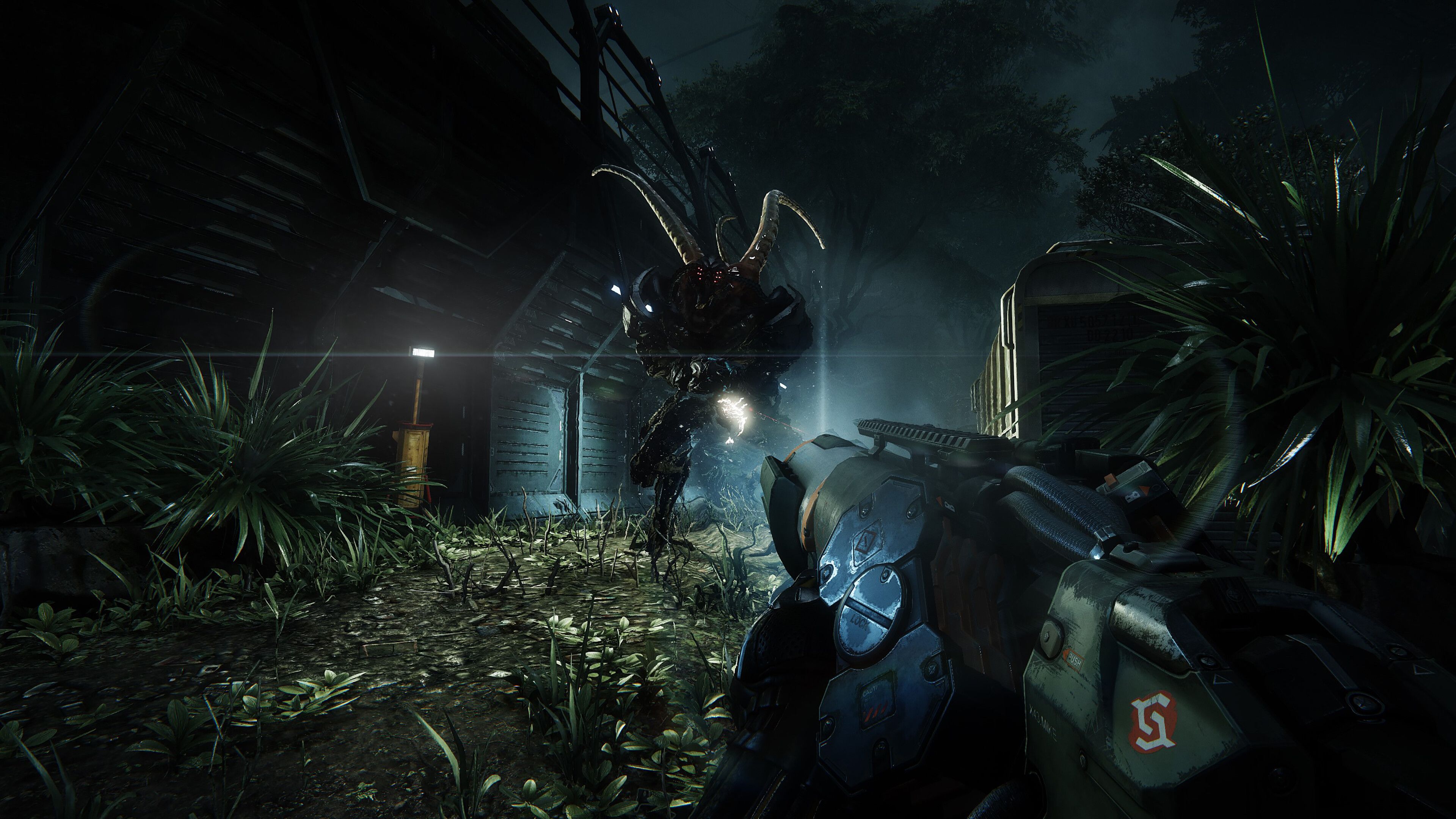 A CEPH stalker at nighttime in Crysis 3.