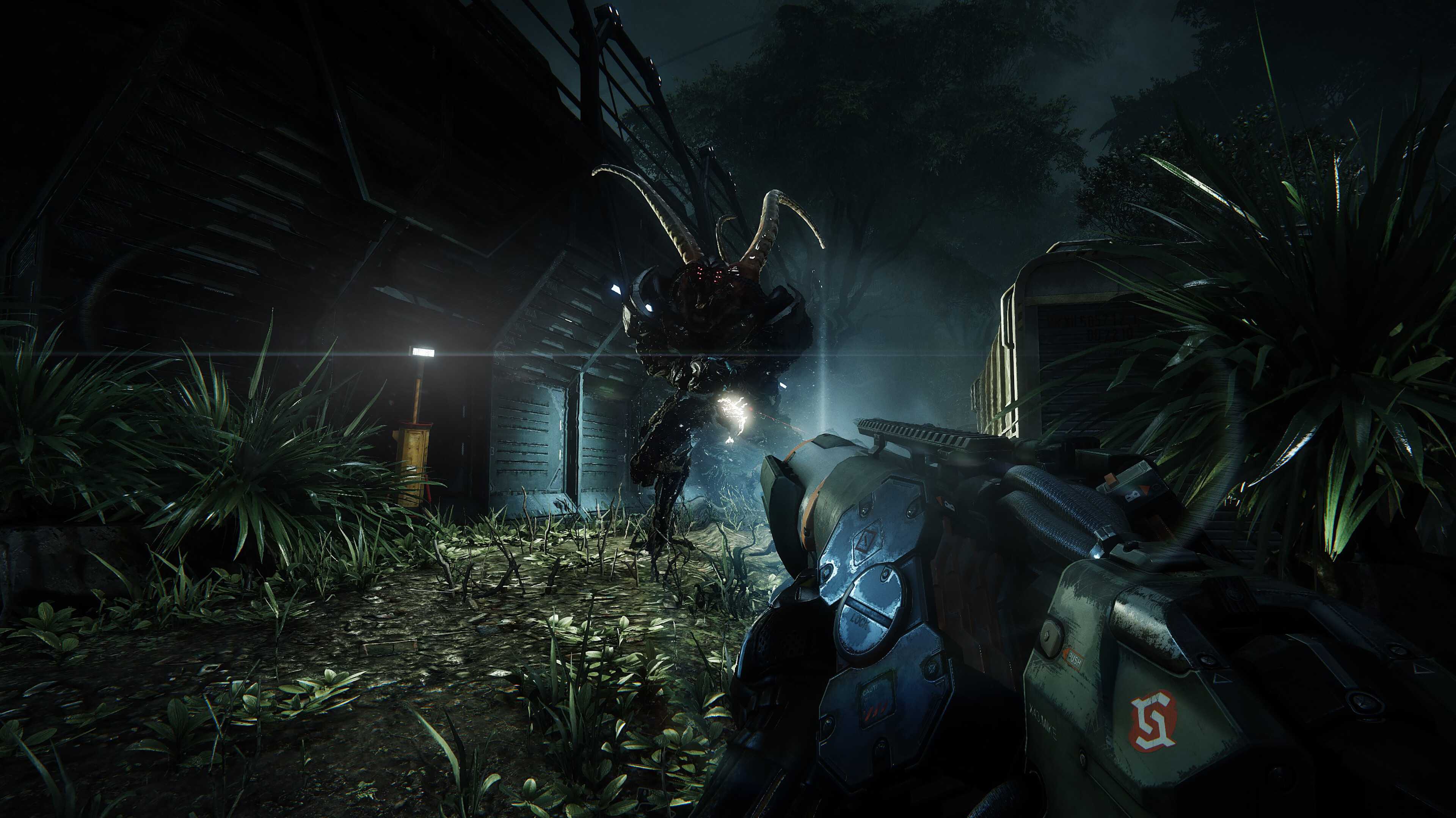 A CEPH stalker at nighttime in Crysis 3.