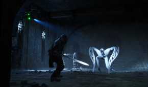 Remi facing a hollow walker in Hell is Us.