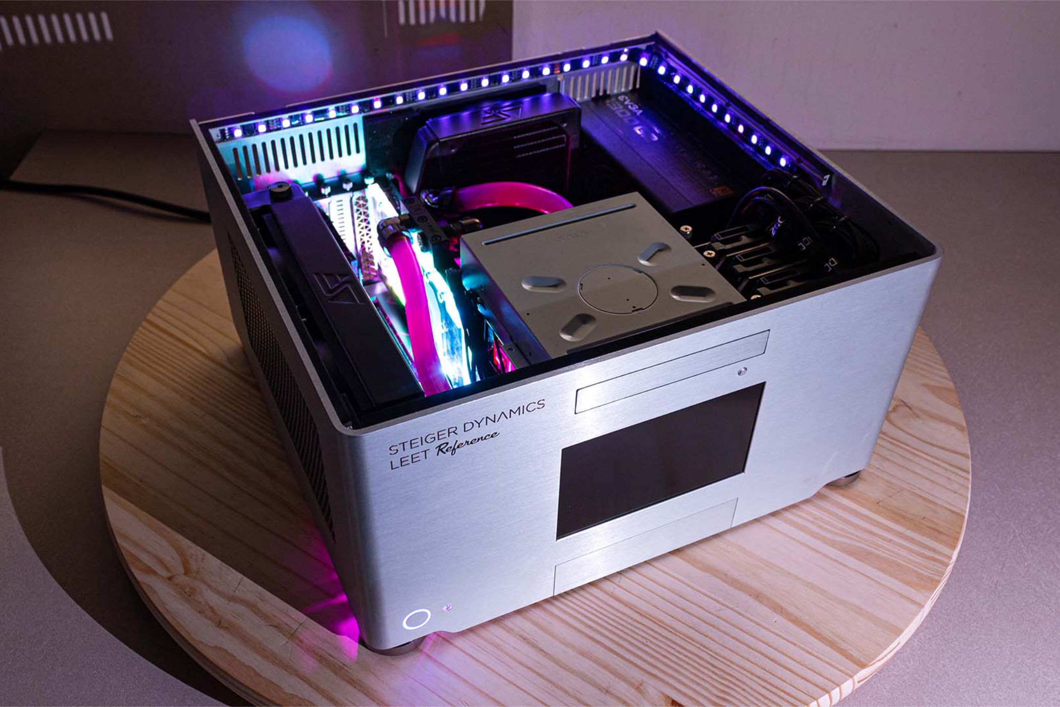 steiger dynamics leet htpc with the top panel off