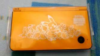A folded yellow Nintendo DSi XL from the 2010 Pokemon World Championships.