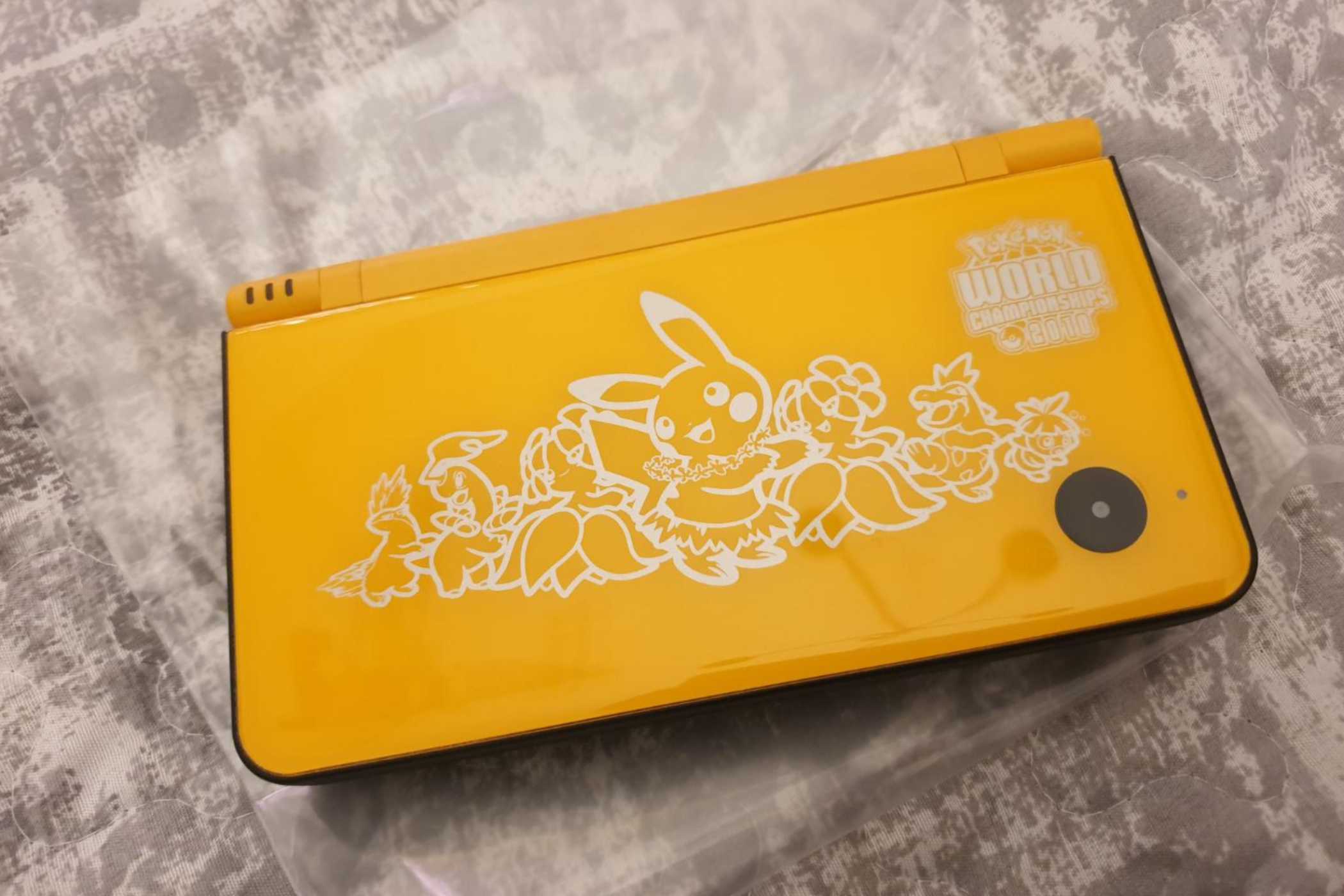 A folded yellow Nintendo DSi XL from the 2010 Pokemon World Championships.