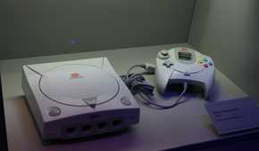 An encased Sega Dreamcast.