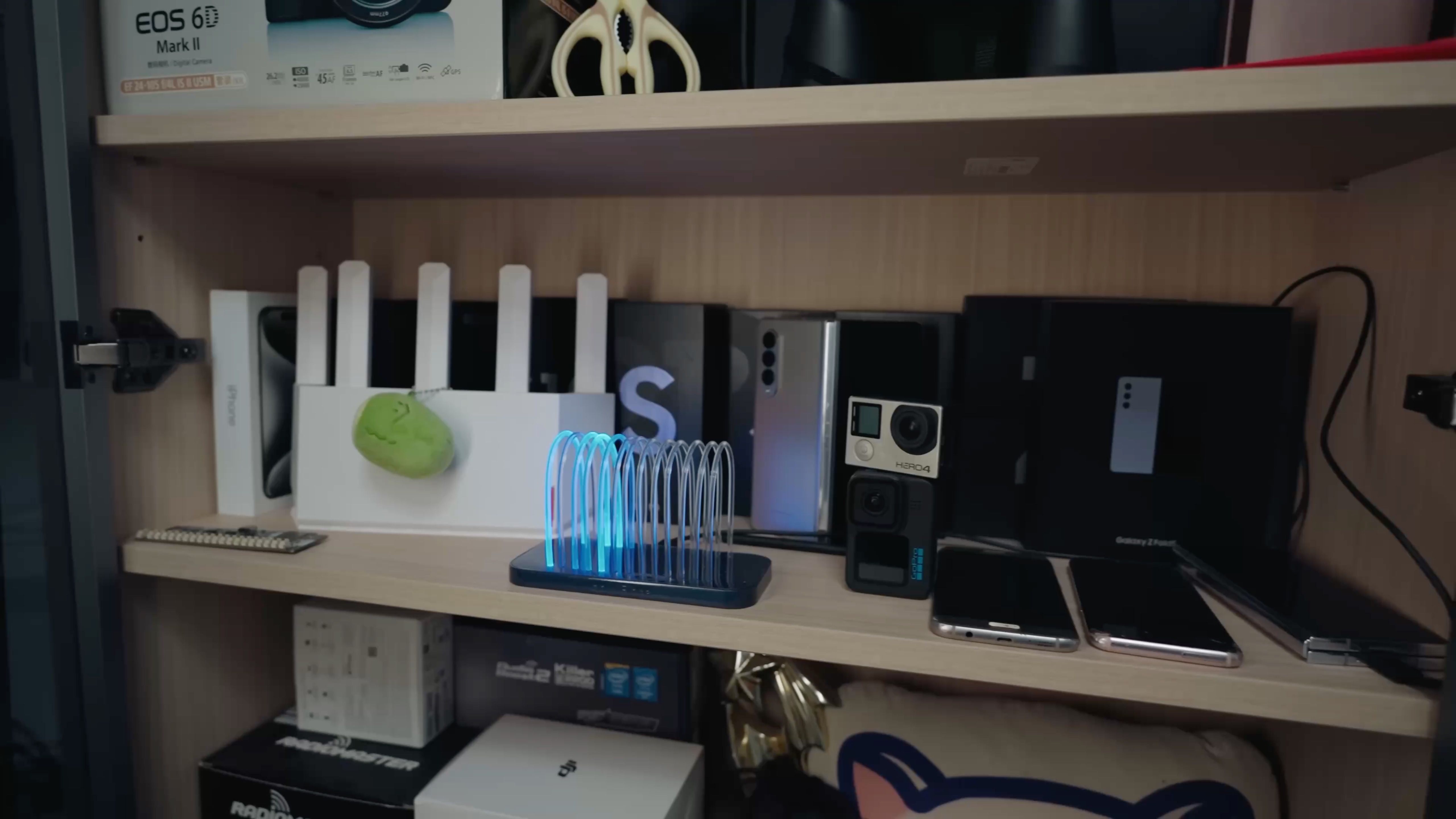 This Wi-Fi mood light turns invisible network data into mesmerizing visual patterns - featured