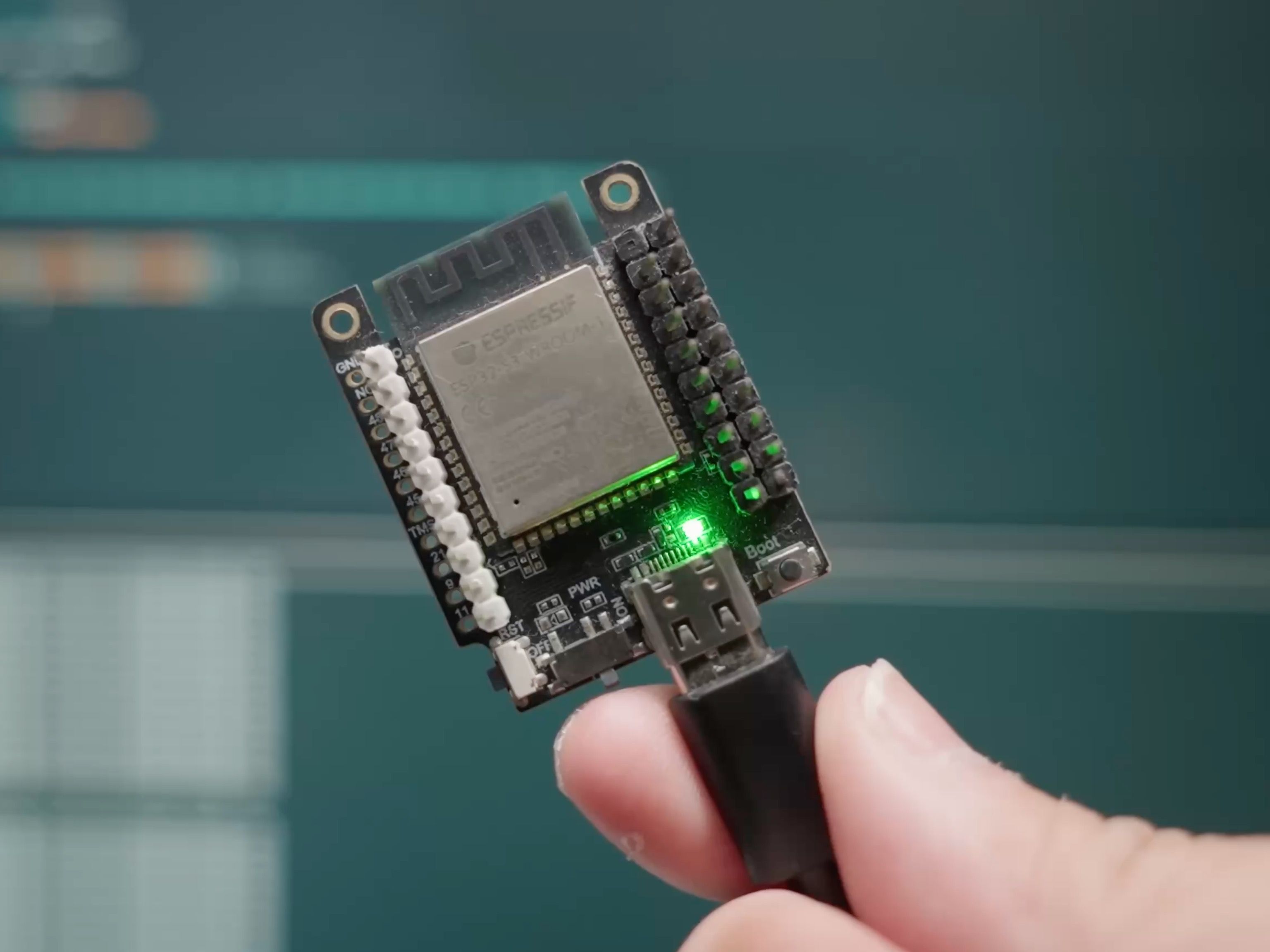 This Wi-Fi mood light turns invisible network data into mesmerizing ...