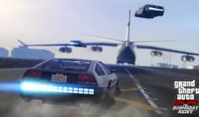 A flying car chasing a plane on a runway in Grand Theft Auto Online.