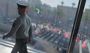 Agent 47 posing as a guard in Hitman: World of Assassination.