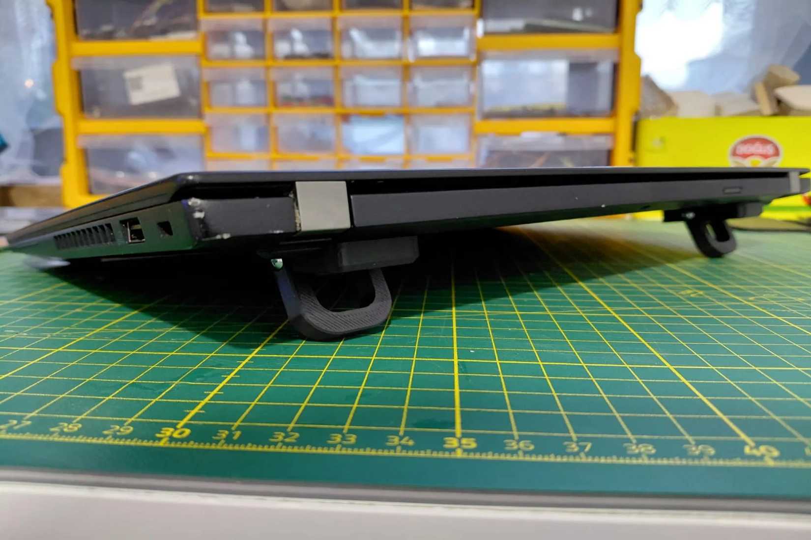 This genius DIYer 3D-printed an ingenious fix to keep your laptop cool ...