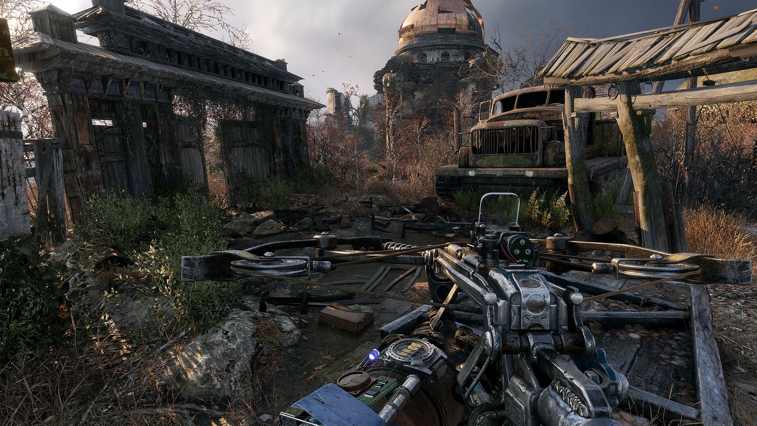 Holding a crossbow in Metro: Exodus.